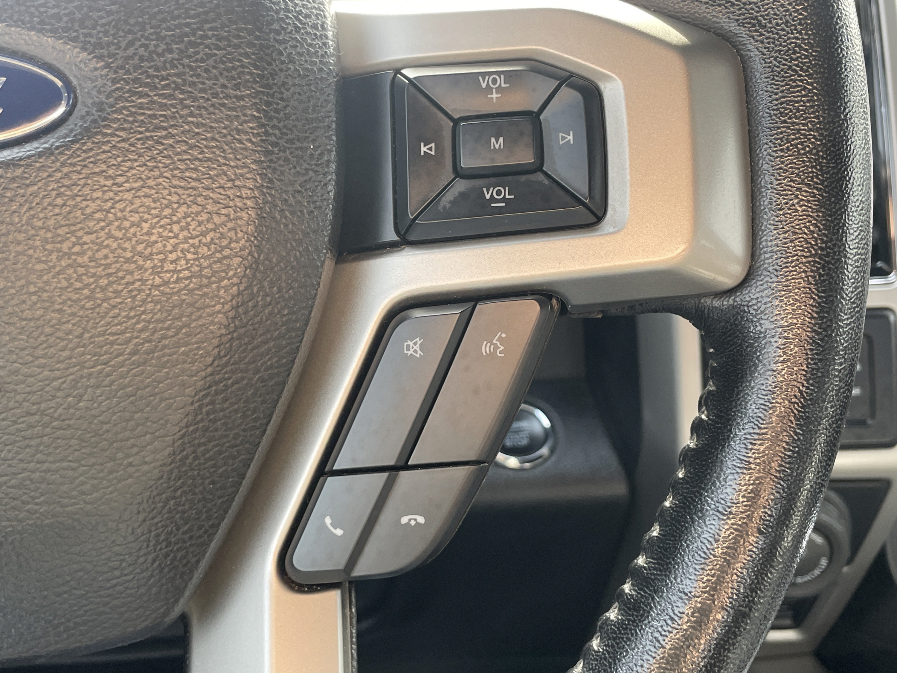 Certified 2018 Ford F150 Lariat w/ Equipment Group 502A Luxury AWD/4WD image 15