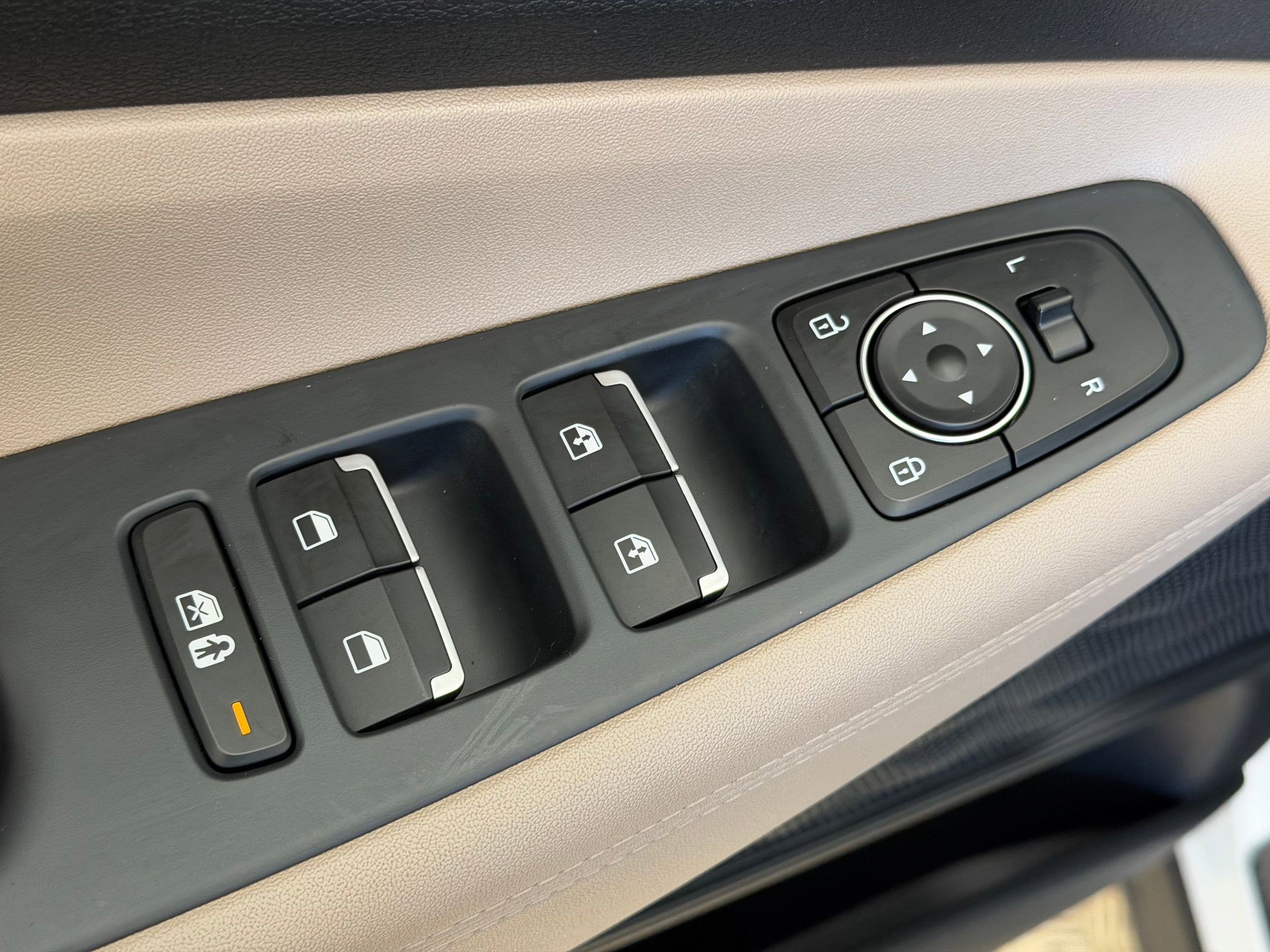 Used 2022 Hyundai Santa Fe SEL w/ Convenience Package image 24