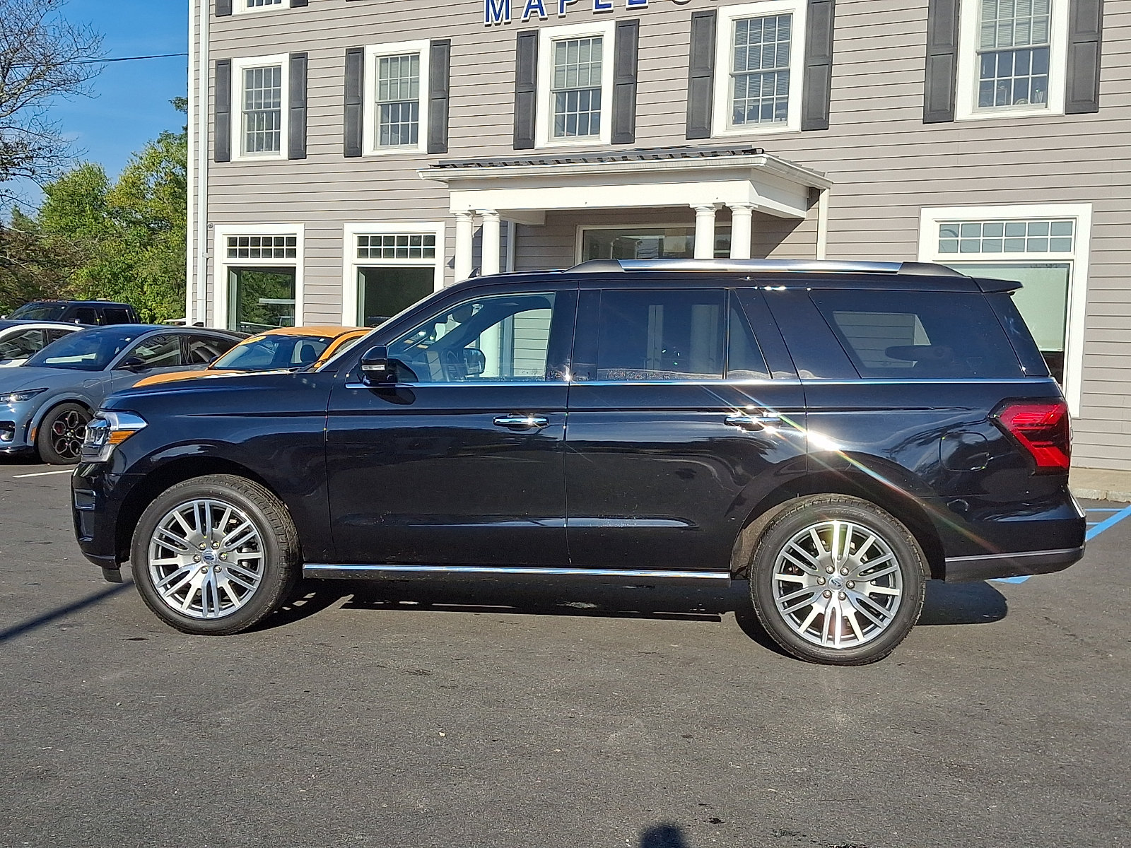 Certified 2024 Ford Expedition Limited AWD/4WD image 8