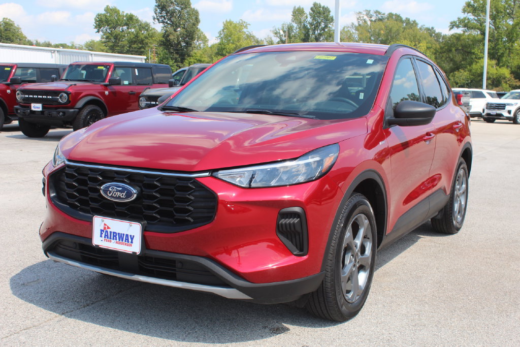 Certified 2025 Ford Escape ST-Line AWD/4WD image 4