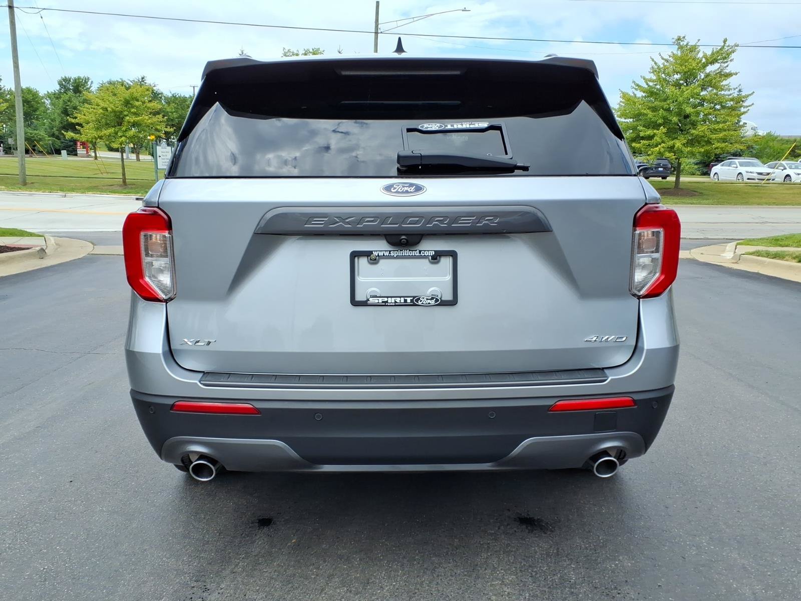 Certified 2022 Ford Explorer XLT w/ Equipment Group 202A AWD/4WD image 9