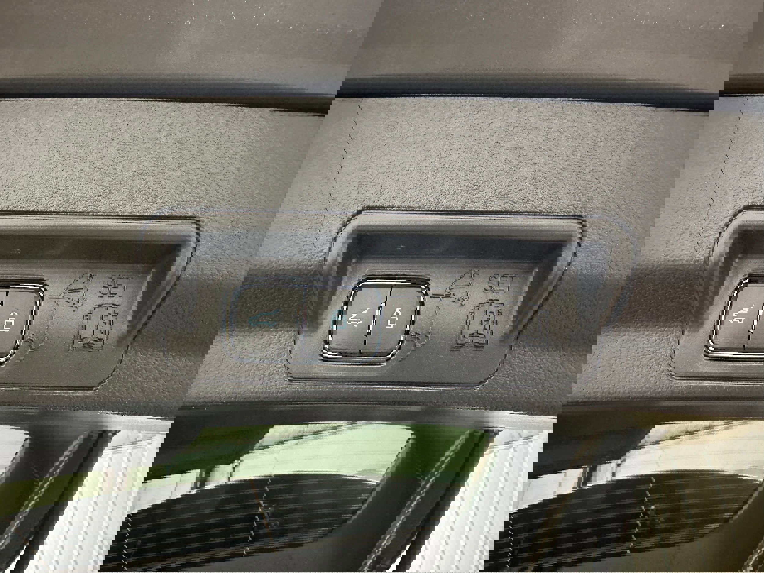 Certified 2025 Ford Explorer ST-Line image 28