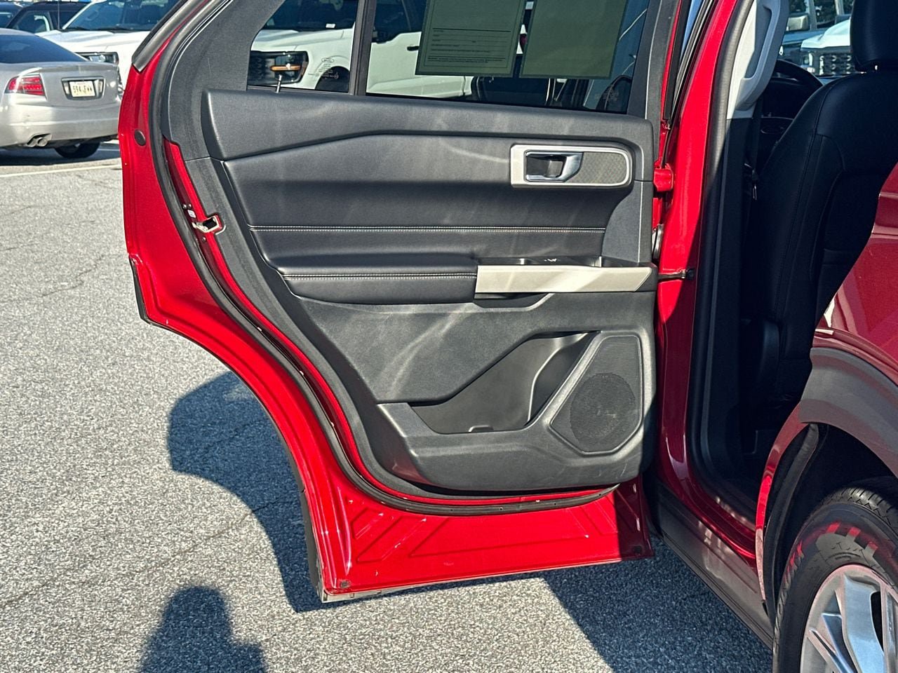 Certified 2021 Ford Explorer XLT w/ Equipment Group 202A RWD image 24