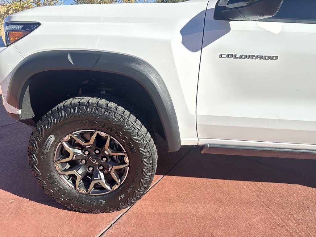 Used 2023 Chevrolet Colorado ZR2 w/ ZR2 Convenience Package III image 30