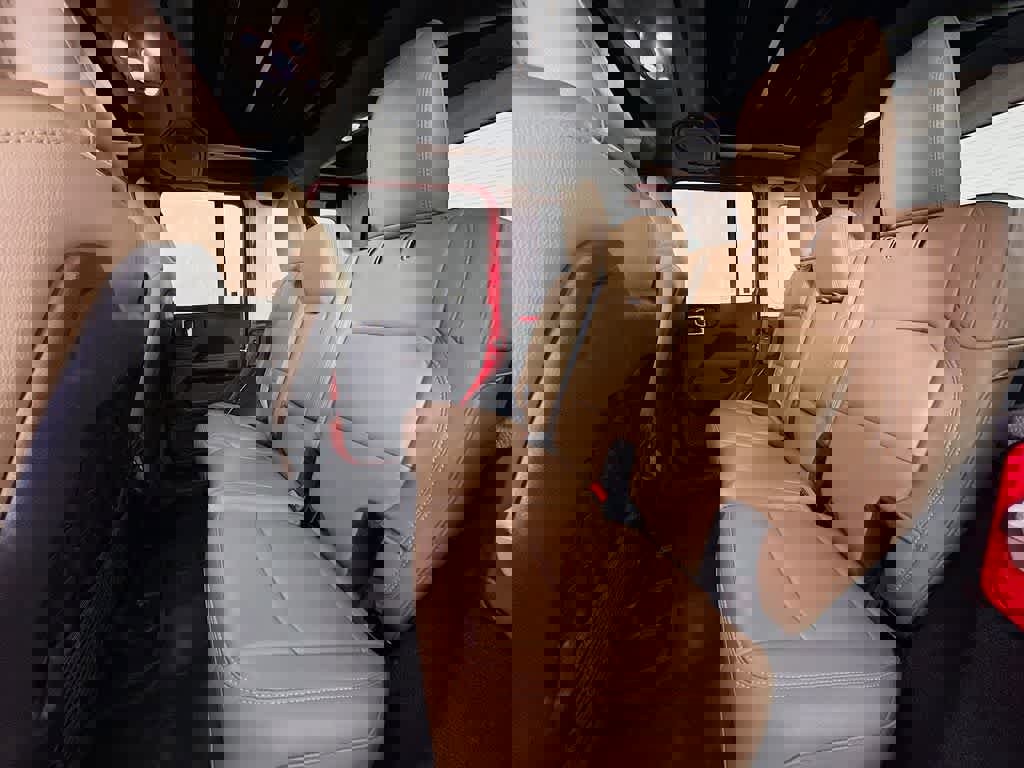 Used 2022 Jeep Wrangler Unlimited Rubicon w/ Steel Bumper Group image 14