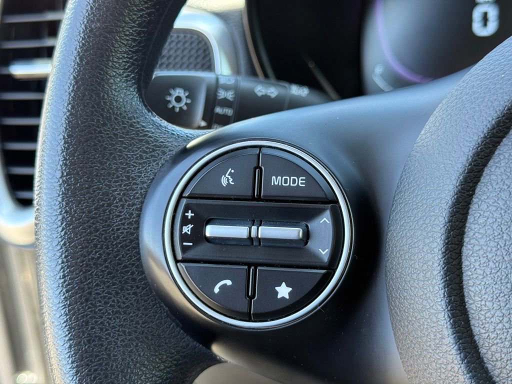 Used 2023 Kia Soul LX w/ LX Technology Package FWD image 14