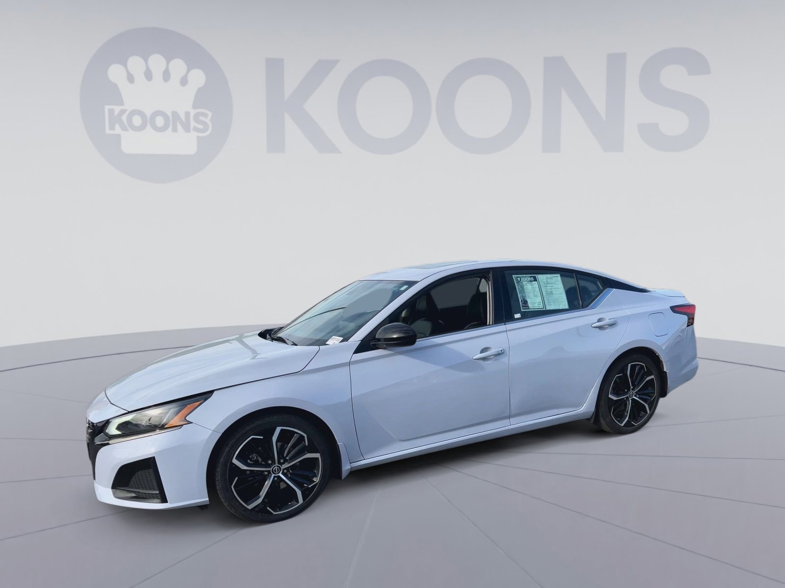 Used 2023 Nissan Altima 2.5 SR w/ SR Premium Package image 15