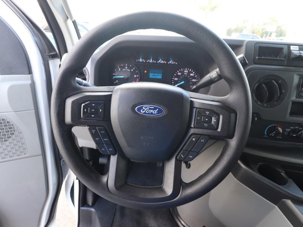 Certified 2022 Ford E-450 and Econoline 450 Super Duty w/ Power Windows & Locks Group image 19