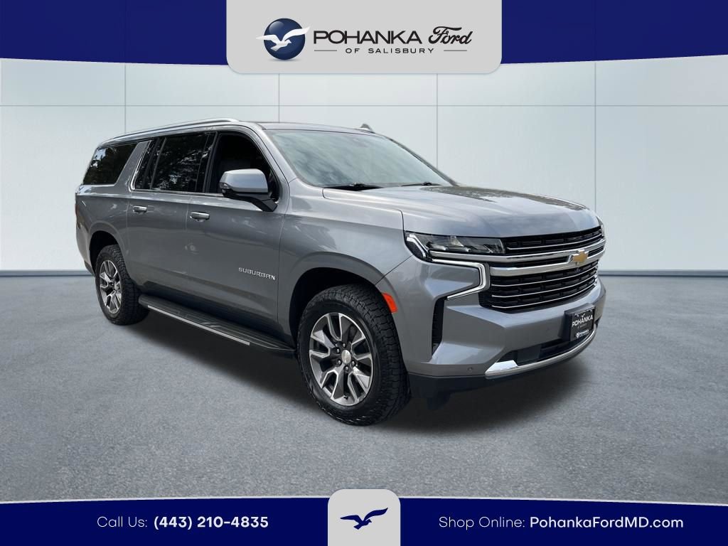 Used 2022 Chevrolet Suburban LT w/ Luxury Package image 4
