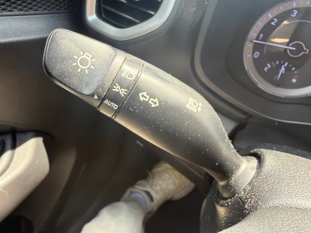 Used 2021 Hyundai Venue SE FWD image 32