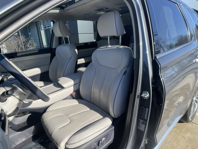 Used 2023 Hyundai Palisade Calligraphy image 16