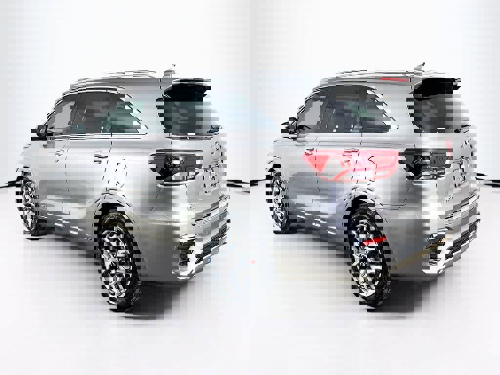 Used 2019 Kia Sorento SX image 4