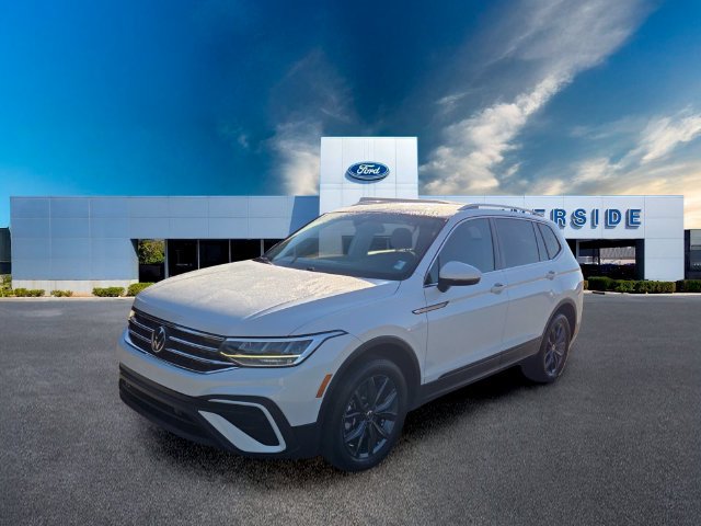 Used 2023 Volkswagen Tiguan SE FWD image 3
