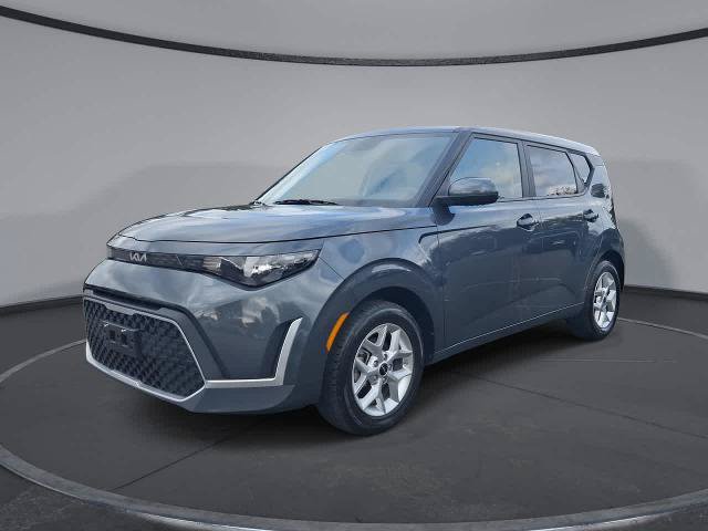 Used 2024 Kia Soul LX w/ Option Group 015 FWD image 1