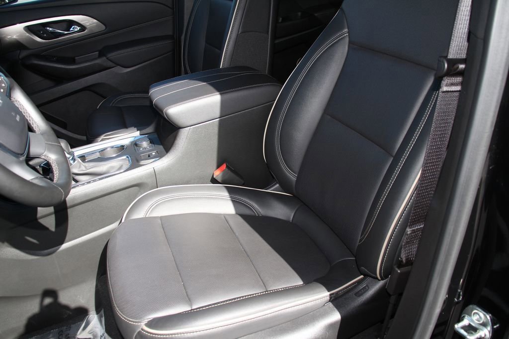 Used 2023 Chevrolet Traverse Premier w/ Redline Edition image 23