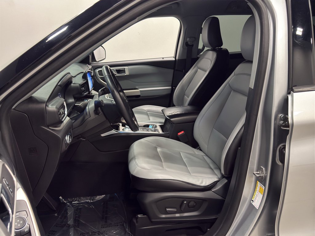 Certified 2021 Ford Explorer XLT w/ Equipment Group 202A image 10