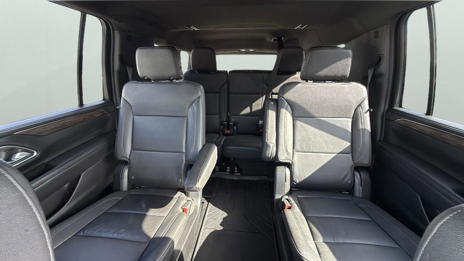 Used 2022 Chevrolet Suburban Z71 w/ Luxury Package image 24