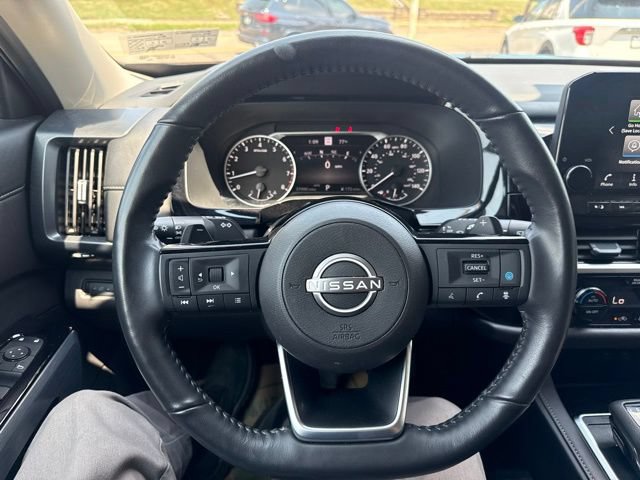 Used 2025 Nissan Pathfinder SL AWD/4WD image 19