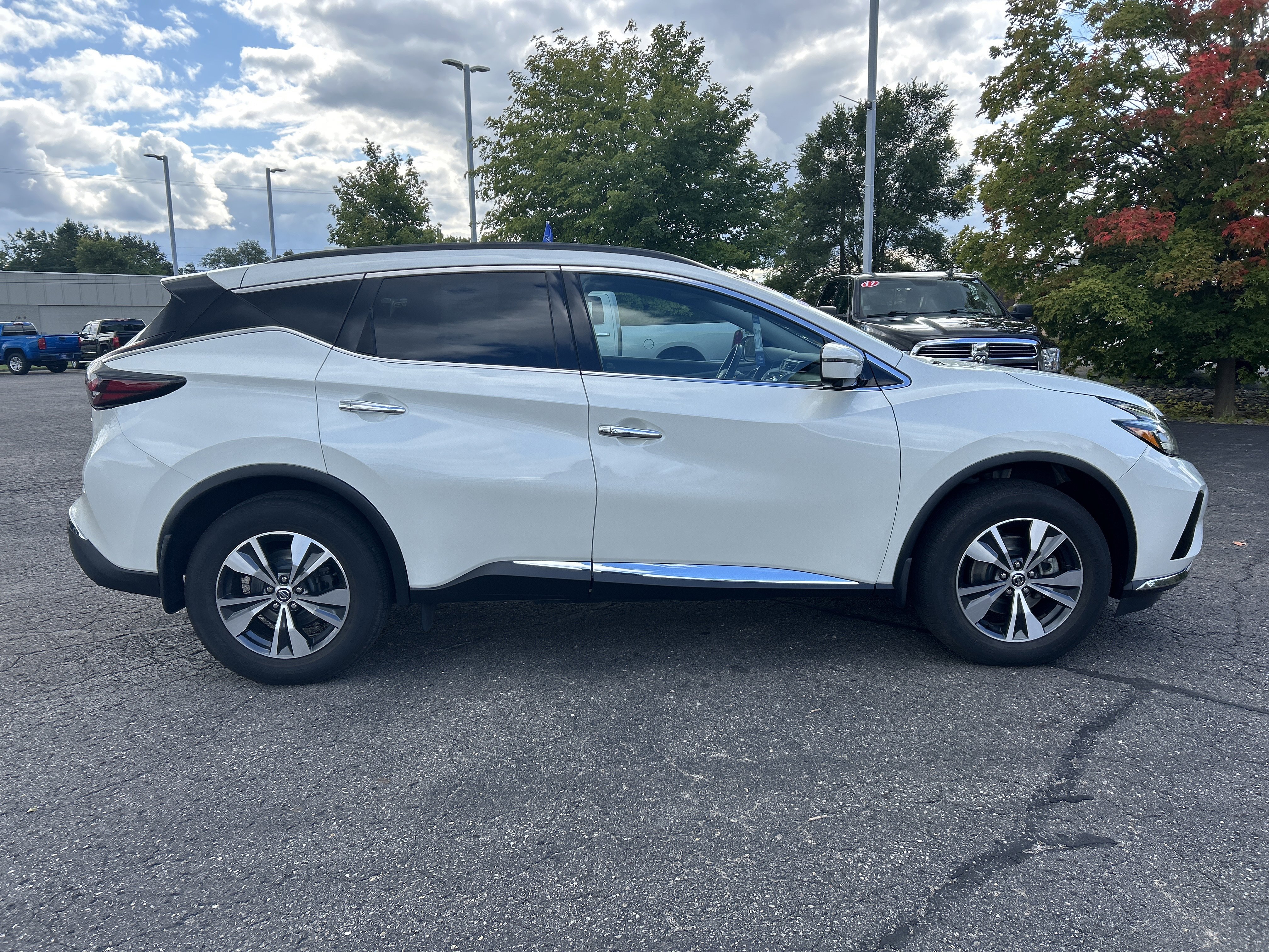 Used 2021 Nissan Murano SV image 3