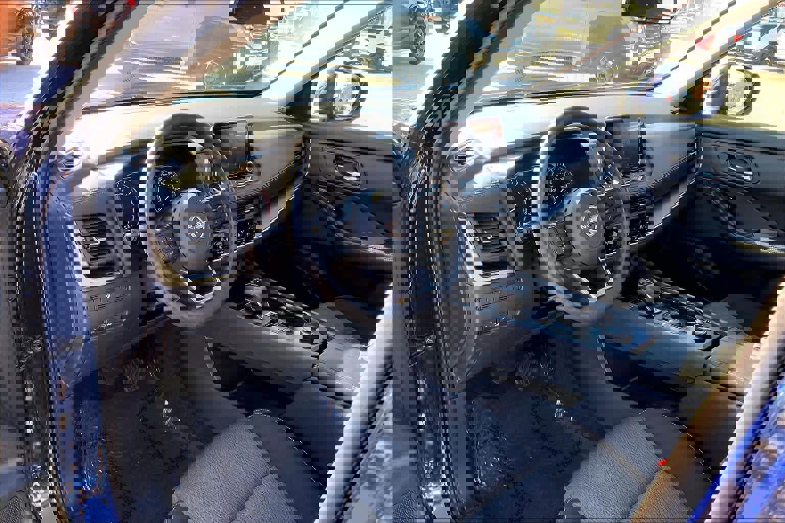 Used 2024 Nissan Rogue SV image 16