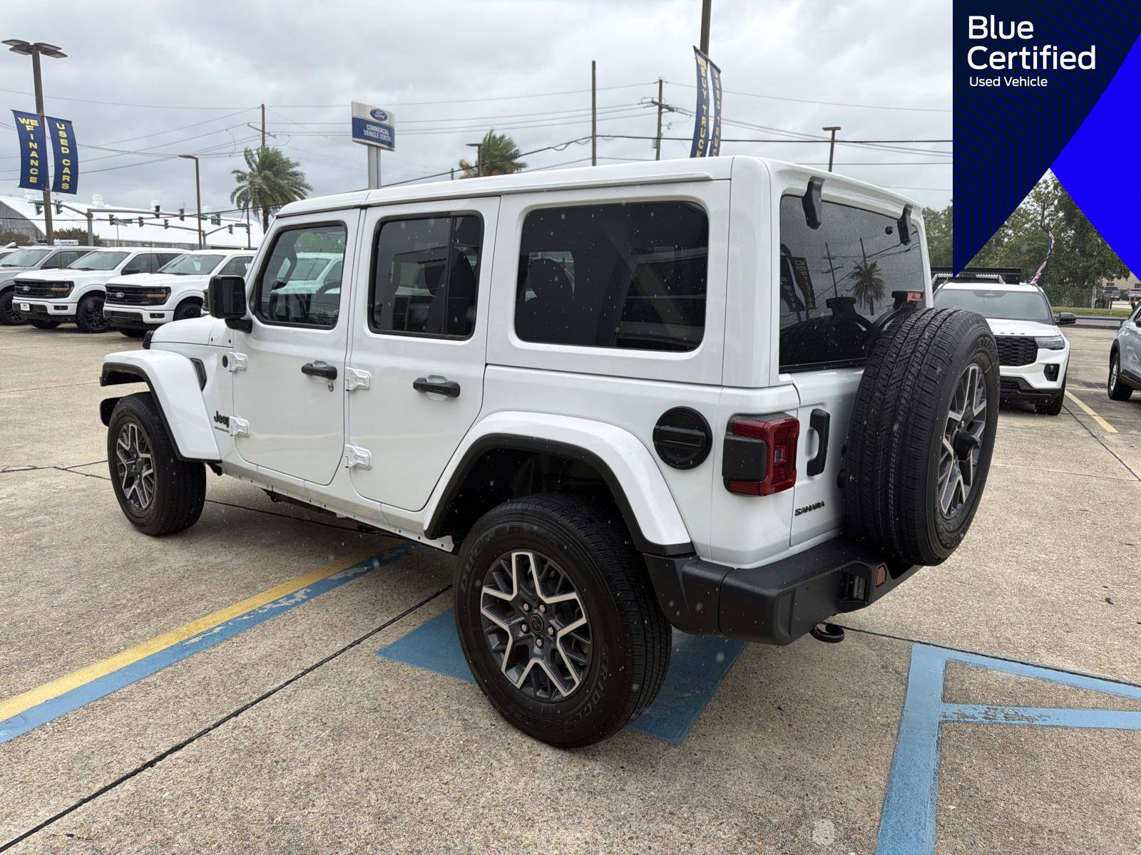Used 2025 Jeep Wrangler Unlimited Sahara AWD/4WD image 8