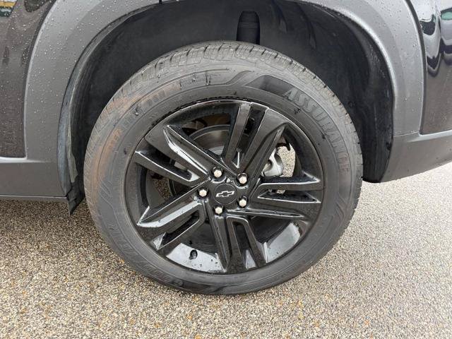 Used 2025 Chevrolet Trax ACTIV w/ Sunroof Package FWD image 2
