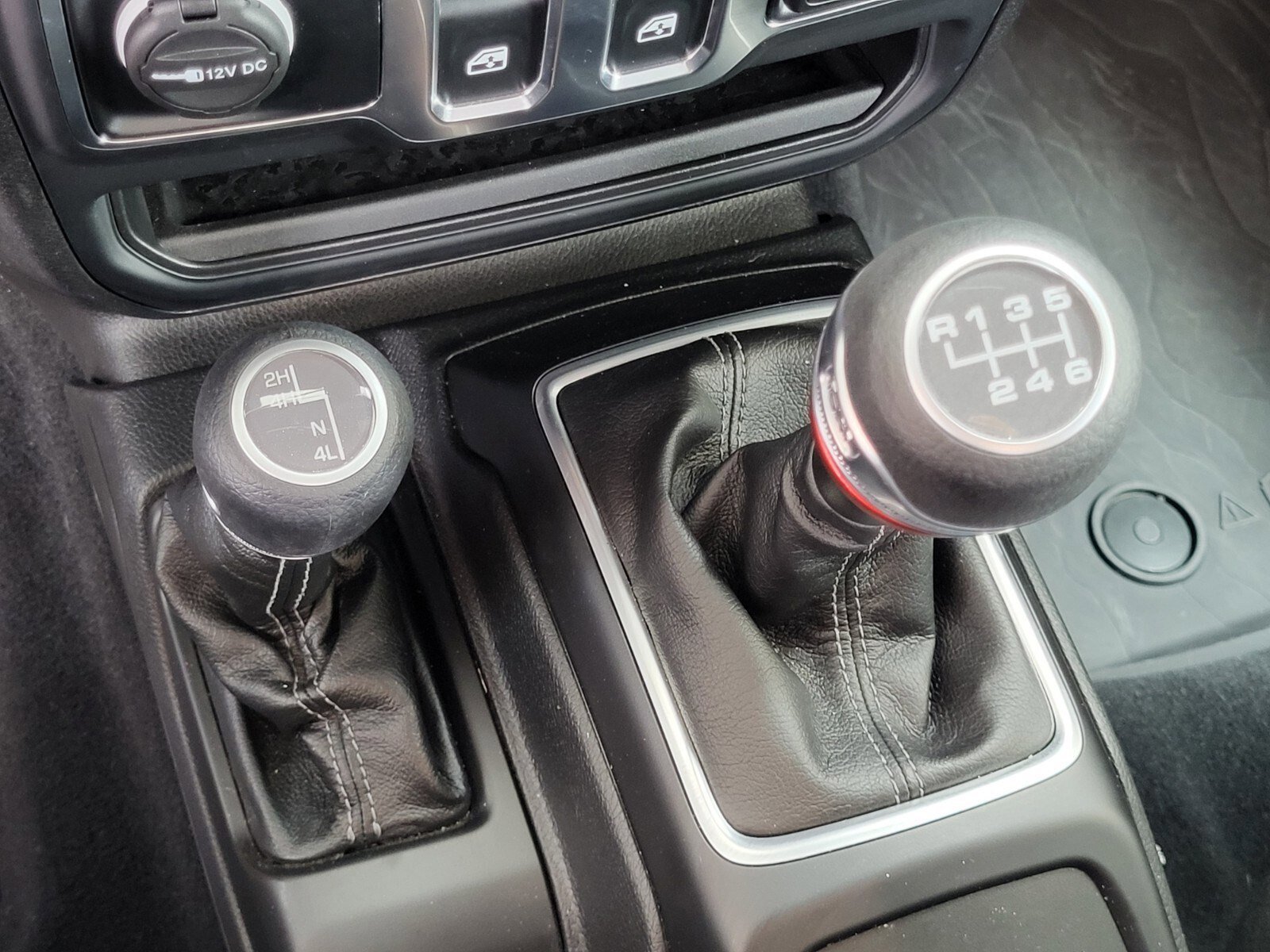 Used 2025 Jeep Wrangler Sport image 23