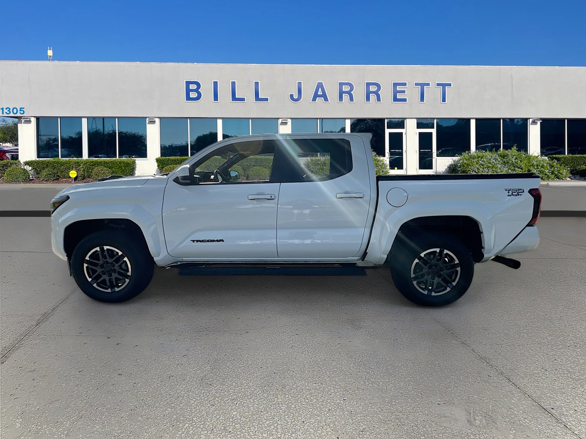 Used 2024 Toyota Tacoma TRD Sport image 2