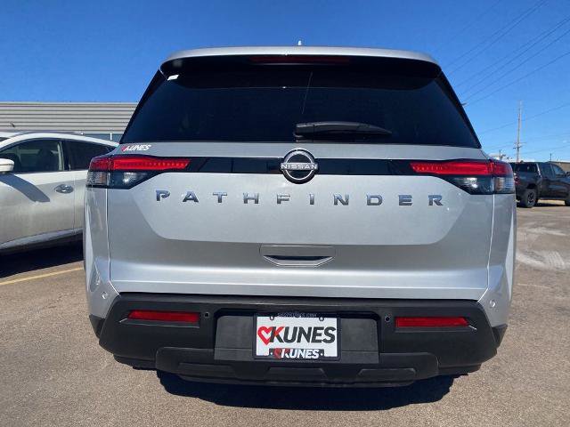 Used 2025 Nissan Pathfinder SV image 10