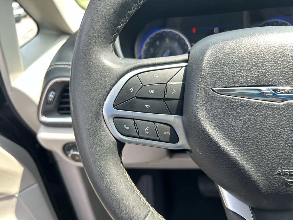 Used 2023 Chrysler Pacifica Limited FWD image 22