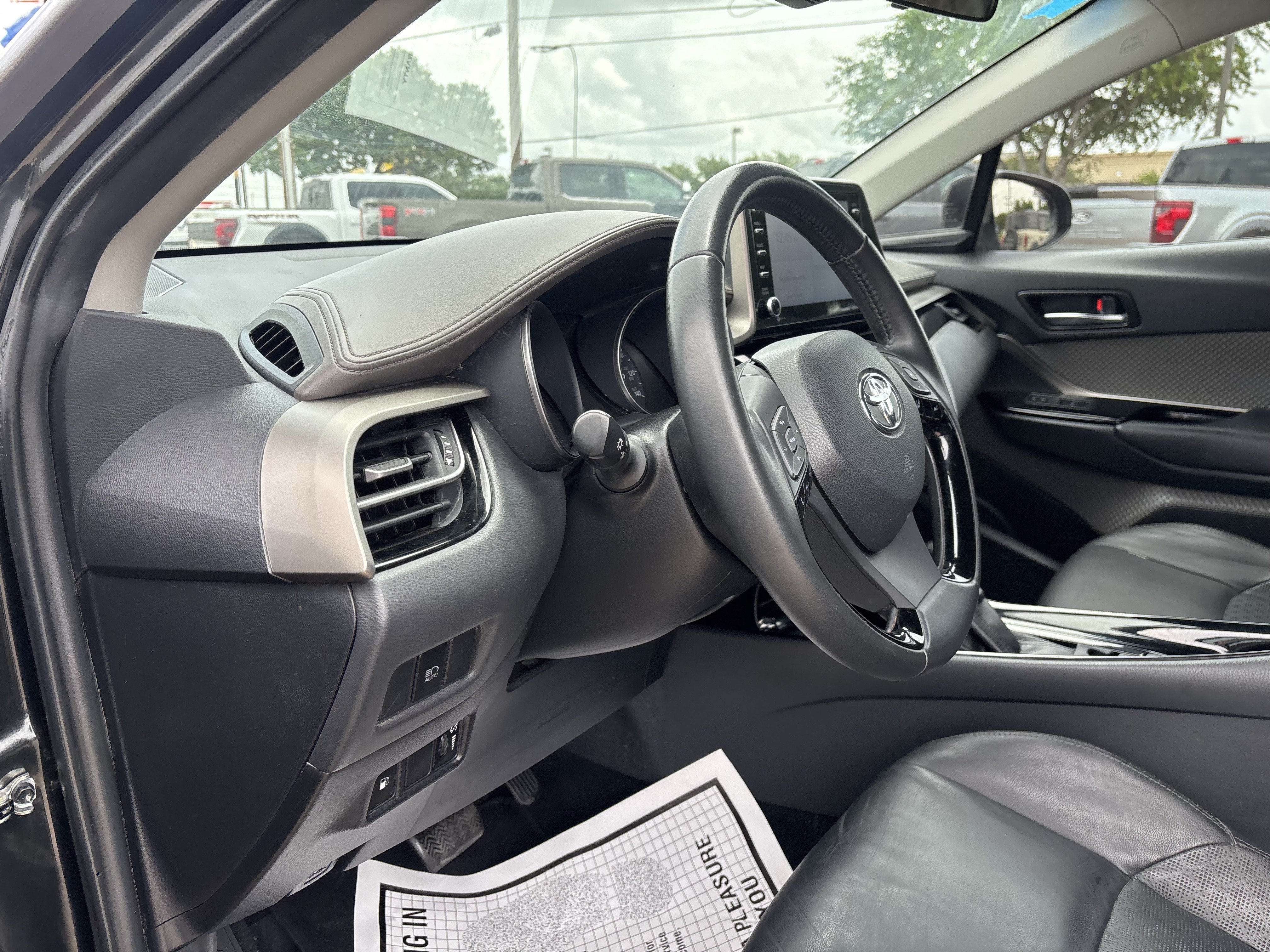 Used 2021 Toyota C-HR Limited FWD image 12