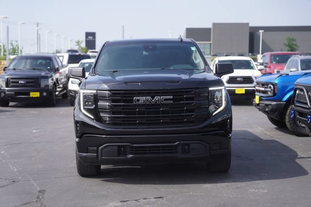 Used 2025 GMC Sierra 1500 Elevation w/ LPO, Elevation Black Package AWD/4WD image 3
