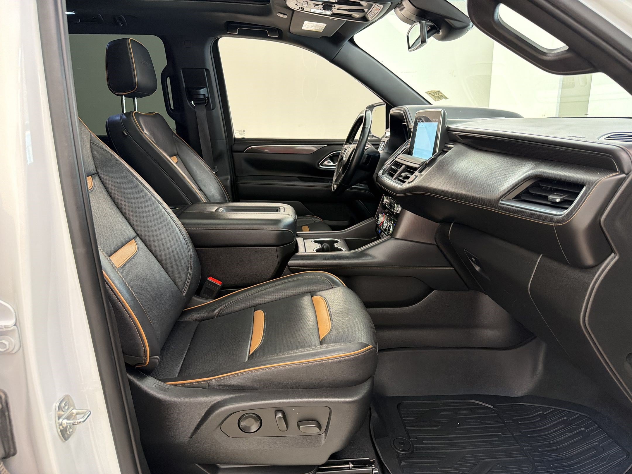 Used 2023 GMC Yukon XL AT4 AWD/4WD image 24