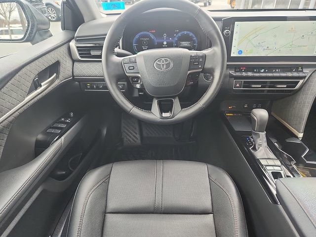 Used 2025 Toyota Camry XLE AWD/4WD image 9
