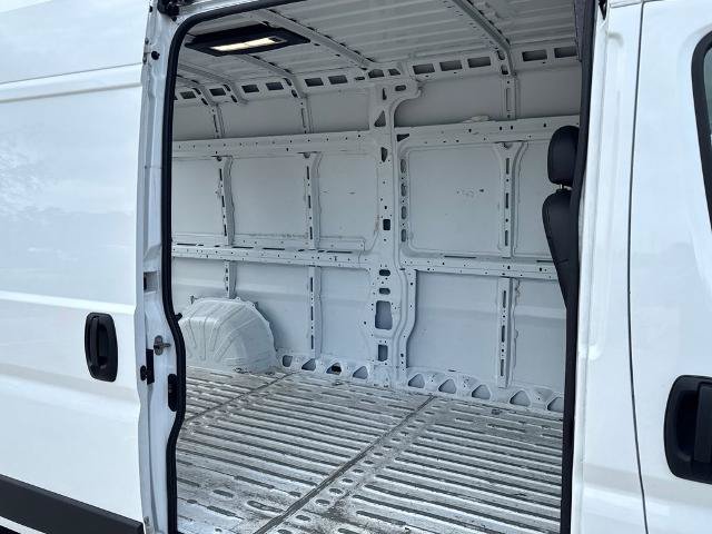 Used 2024 RAM ProMaster 2500 w/ Convenience Group FWD image 12