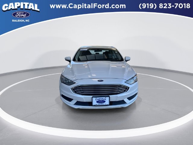 Certified 2018 Ford Fusion SE w/ Fusion SE Technology Package FWD image 3