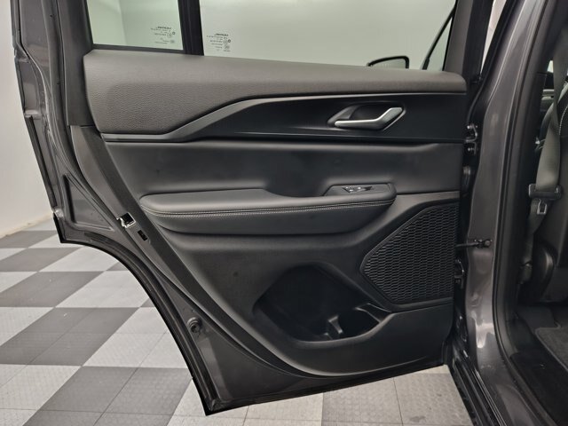 Used 2023 Jeep Grand Cherokee Altitude AWD/4WD image 24