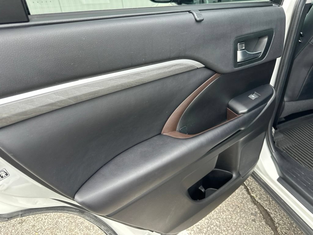 Used 2019 Toyota Highlander Limited AWD/4WD image 17