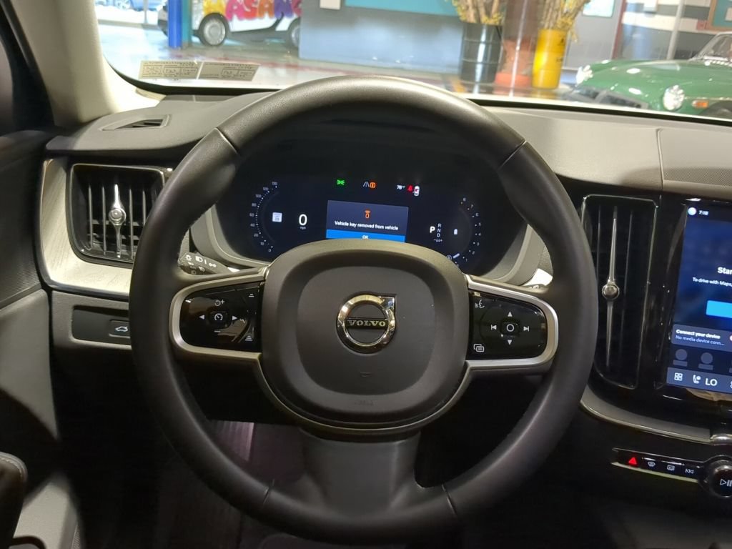 Used 2025 Volvo XC60 B5 Plus AWD/4WD image 2