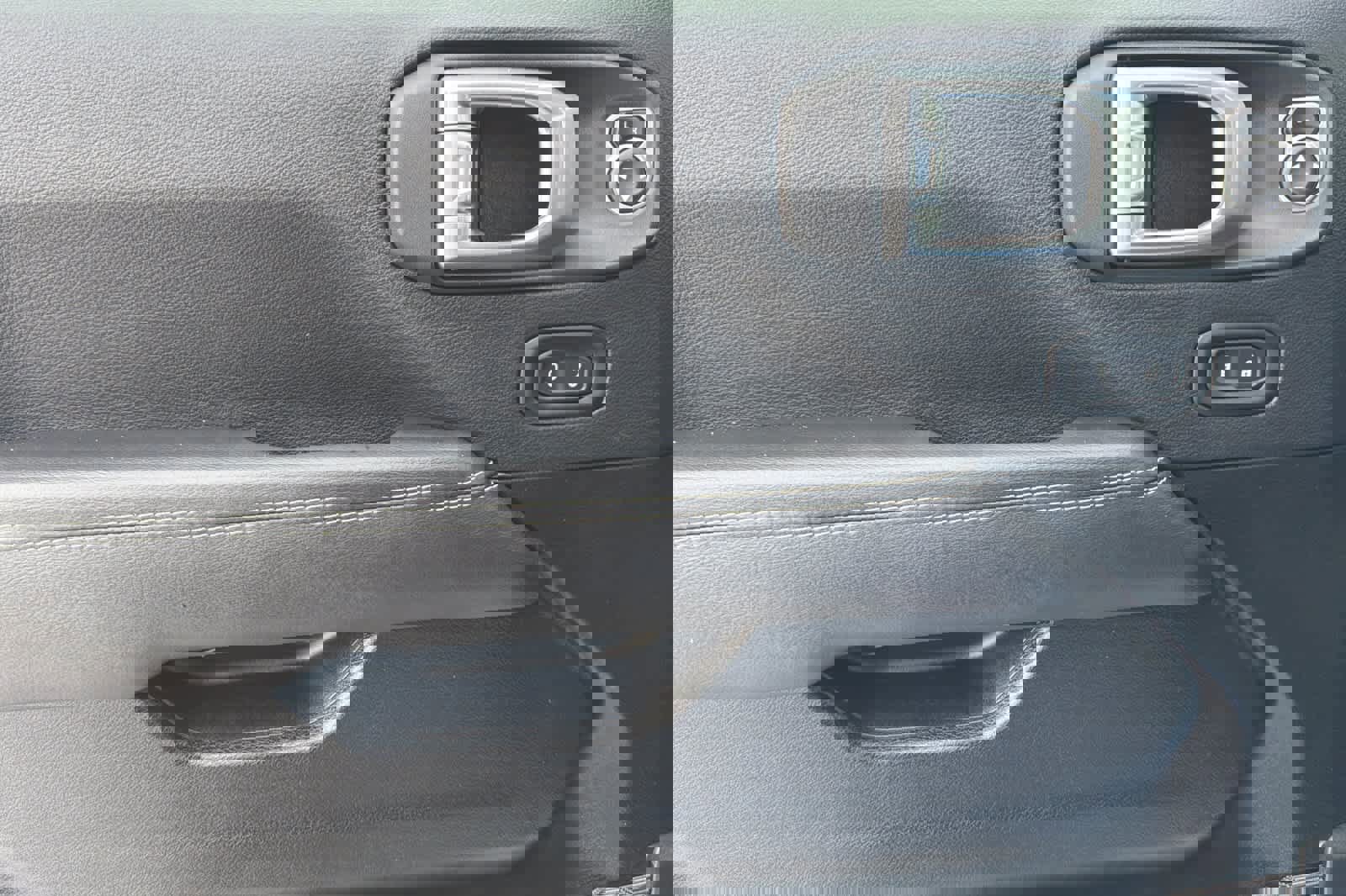 Used 2022 Jeep Wrangler Unlimited Sahara w/ Cold Weather Group image 12