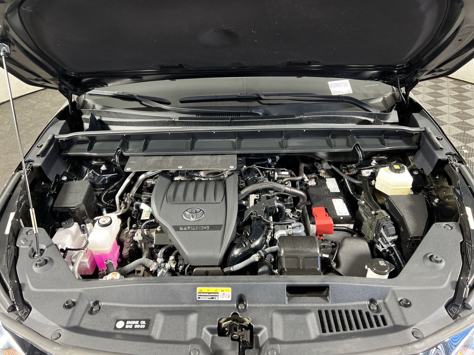 Used 2024 Toyota Highlander XLE AWD/4WD image 28