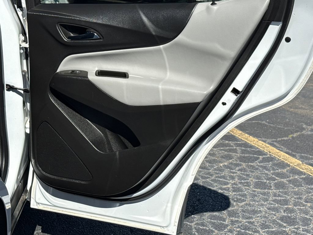 Used 2023 Chevrolet Equinox LT w/ Driver Convenience Package image 16