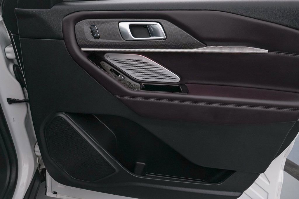Certified 2025 Ford Explorer Platinum image 28