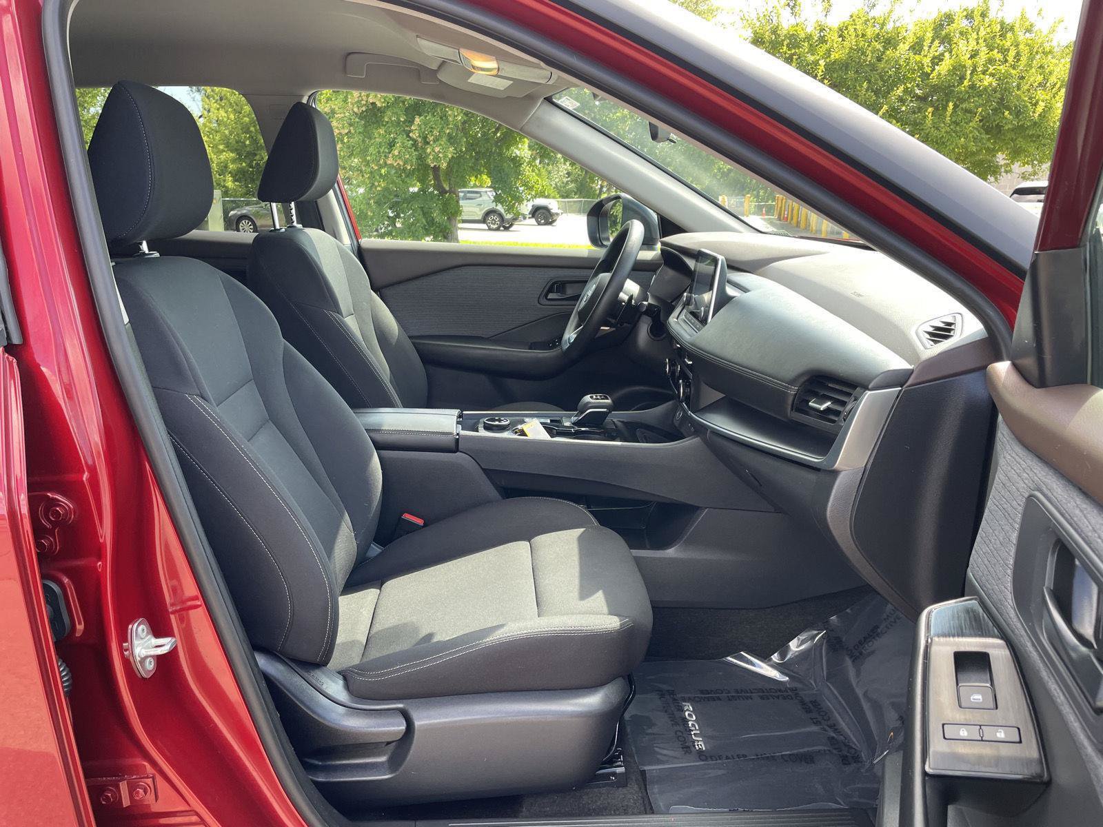 Used 2023 Nissan Rogue S AWD/4WD image 19