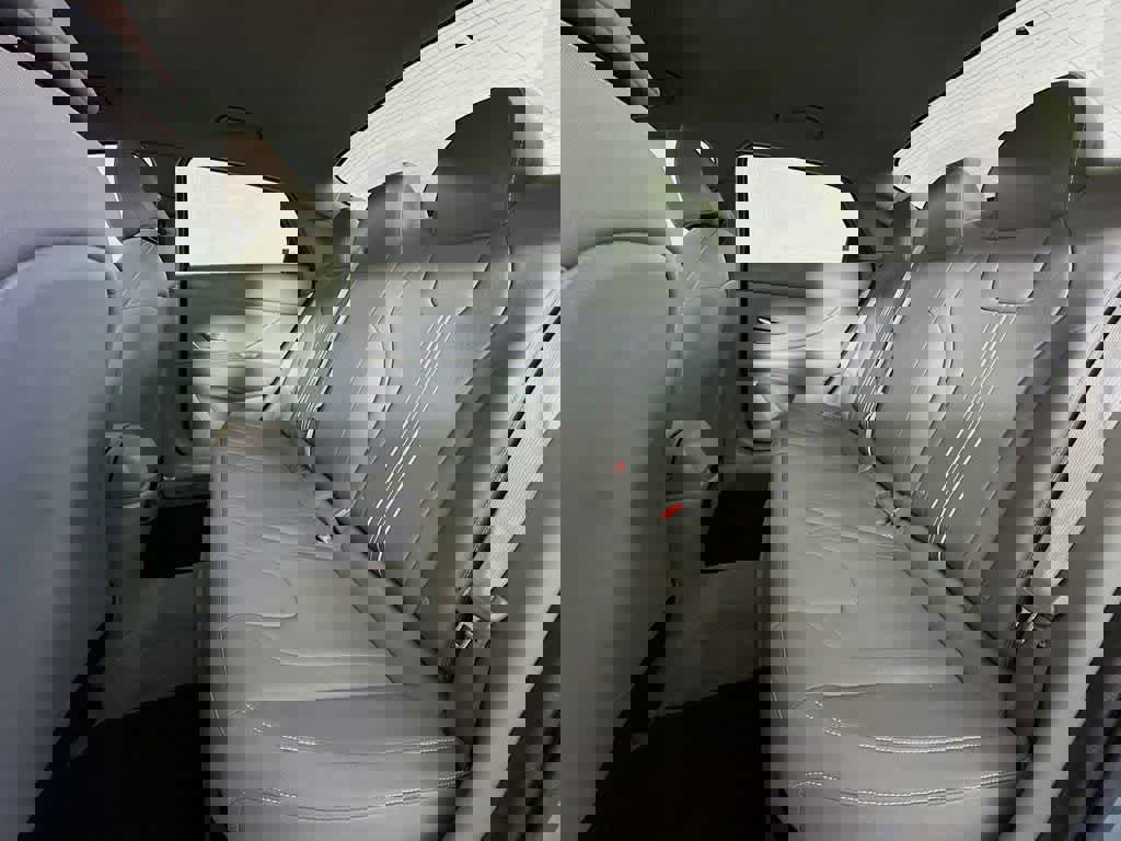 Used 2021 Hyundai Elantra Blue w/ Cargo Package image 12