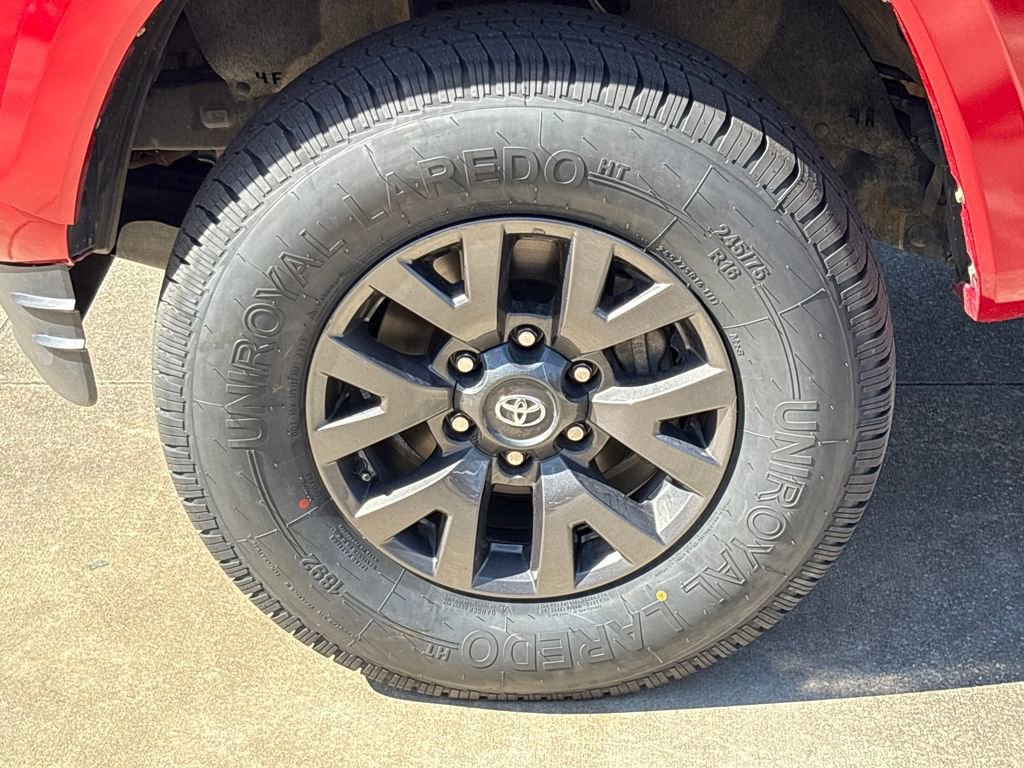 Used 2021 Toyota Tacoma SR5 w/ SR5 Appearance Package (SM) image 12