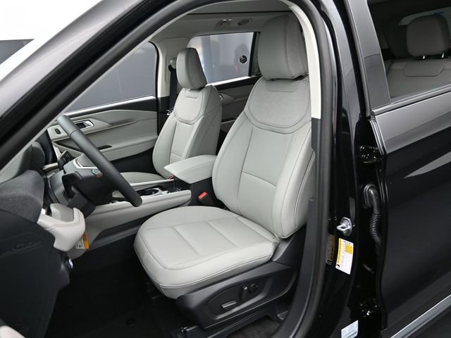 Certified 2025 Ford Explorer Active w/ Active Comfort Package image 10