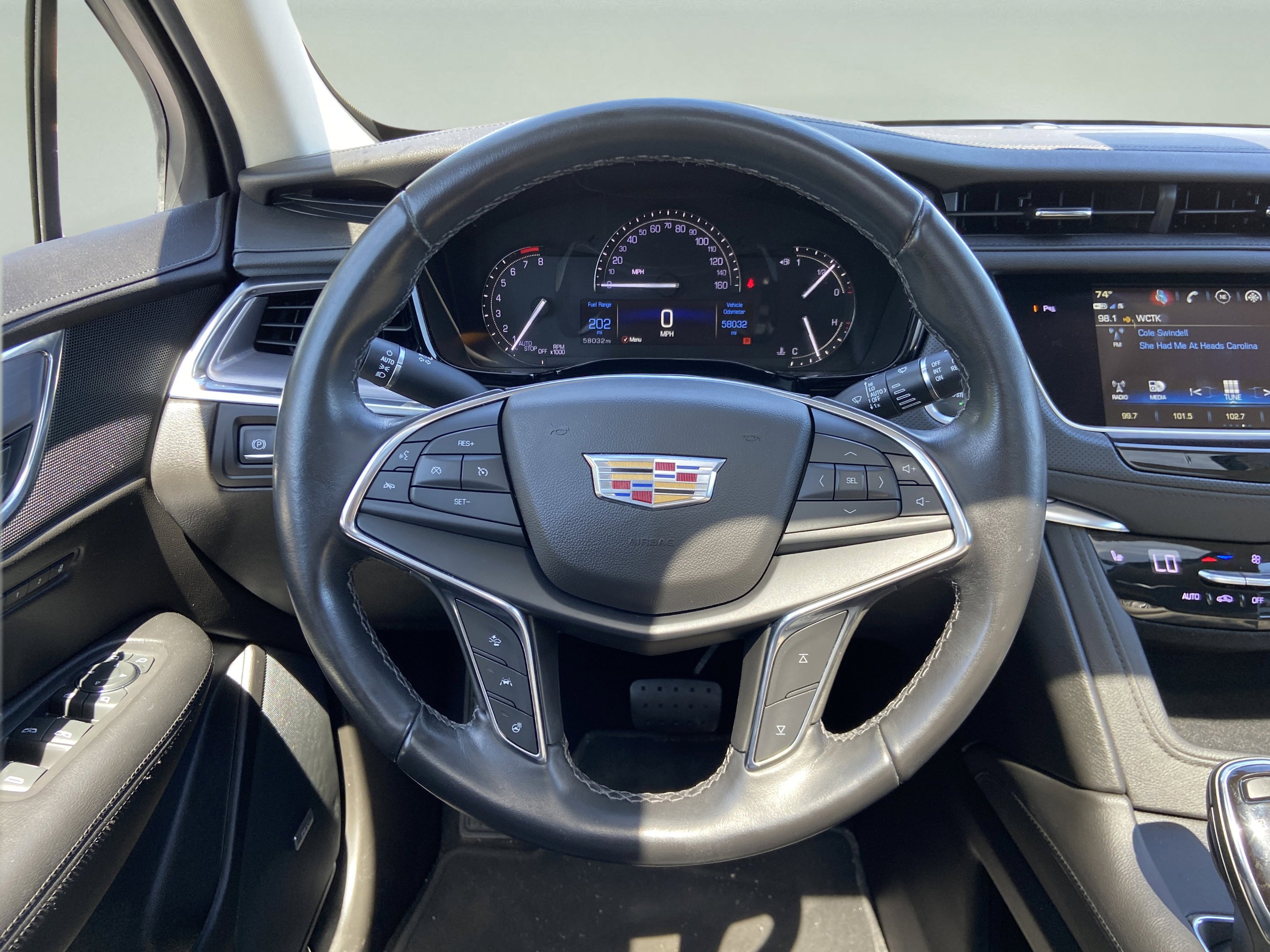 Used 2019 Cadillac XT5 Luxury w/ LPO, Black Ice Package image 11
