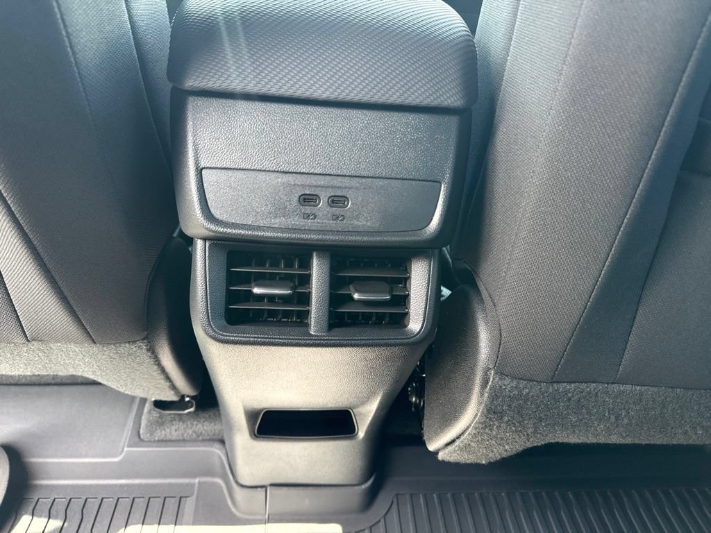 Used 2026 Chevrolet Equinox LT w/ LPO, Floor Liner Package FWD image 17