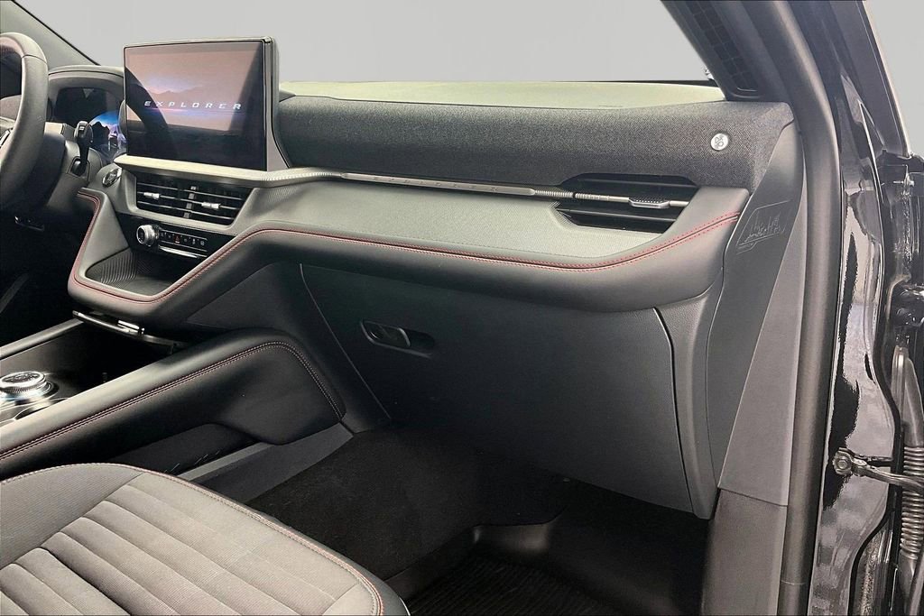 Certified 2025 Ford Explorer ST-Line w/ ST-Line Street Pack AWD/4WD image 17